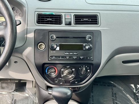 Used 2005 Ford Focus ZX4 Sedan FWD image 15