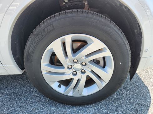 Certified 2025 Land Rover Discovery Sport S AWD/4WD image 7