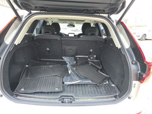 New 2026 Volvo XC60 B5 Plus w/ Climate Package AWD/4WD image 17