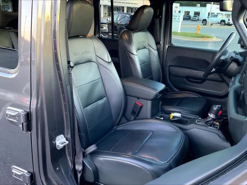 Used 2022 Jeep Wrangler Unlimited Sahara w/ LED Lighting Group AWD/4WD image 9