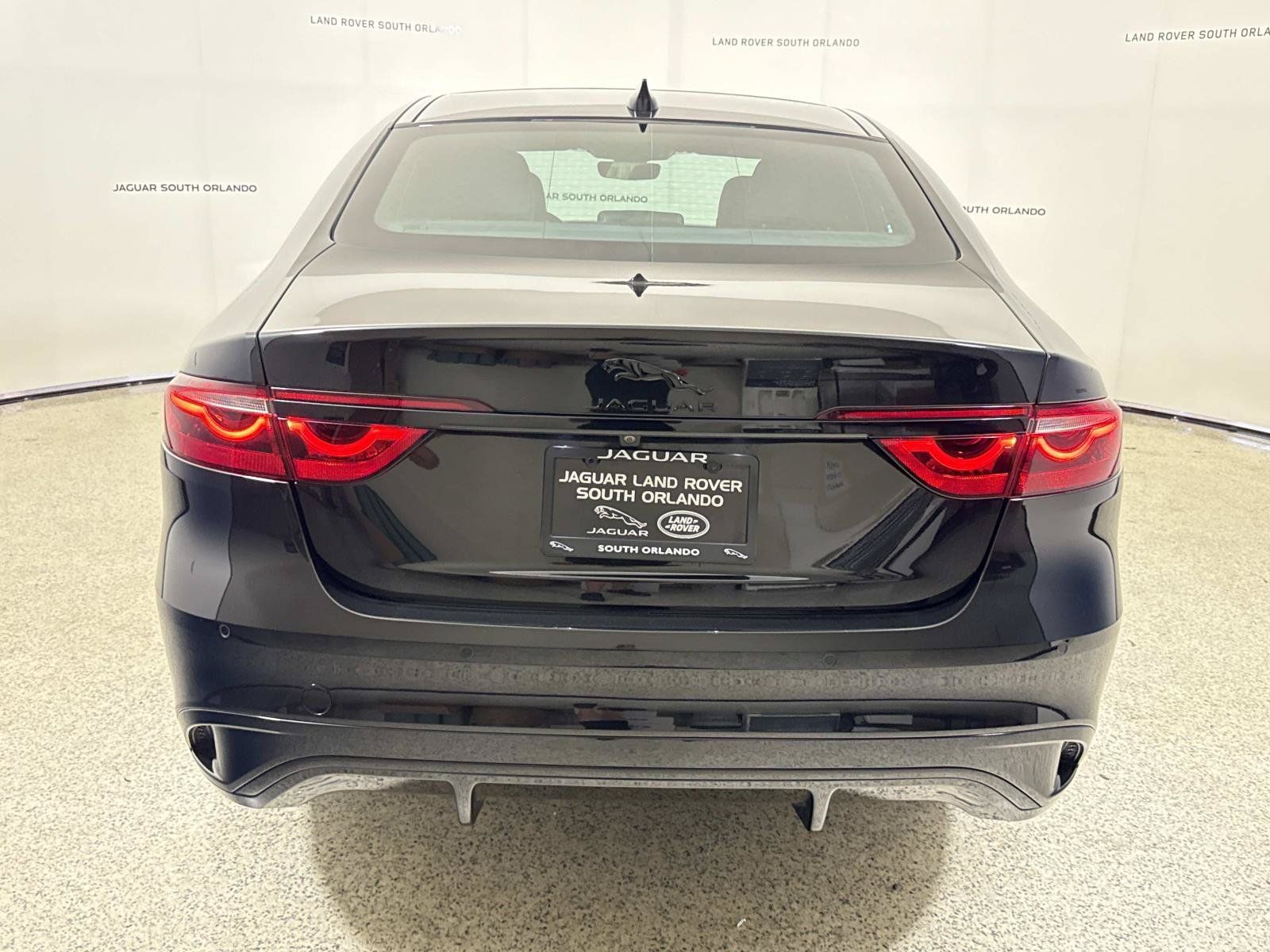 Certified 2024 Jaguar XF R-Dynamic SE AWD/4WD image 4