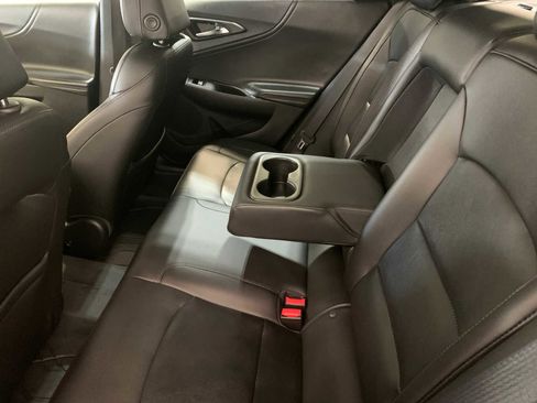 Used 2017 Chevrolet Malibu LT w/ Leather Package image 5