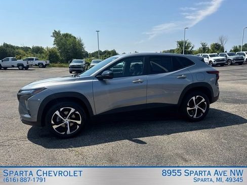 Used 2024 Chevrolet Trax RS w/ Driver Confidence Package FWD image 6