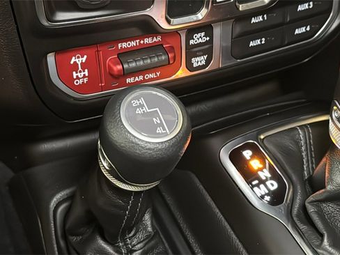 Used 2024 Jeep Wrangler Unlimited Rubicon w/ Technology Group image 33