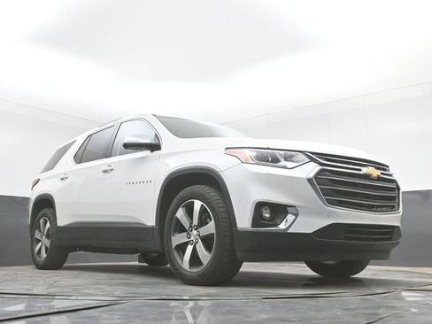 Used 2018 Chevrolet Traverse LT w/ LPO, Floor Liner Package FWD image 27