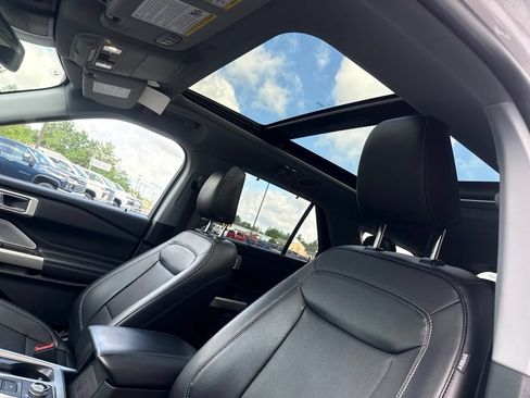 Used 2024 Ford Explorer Limited w/ Limited Technology Package AWD/4WD image 15