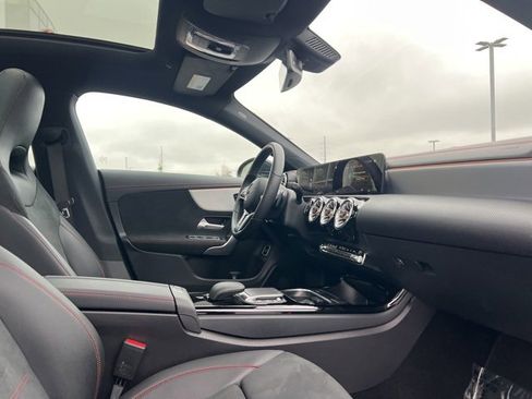 Used 2023 Mercedes-Benz CLA 250 4MATIC image 33