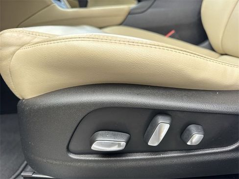 Used 2018 Cadillac XT5 Luxury image 12