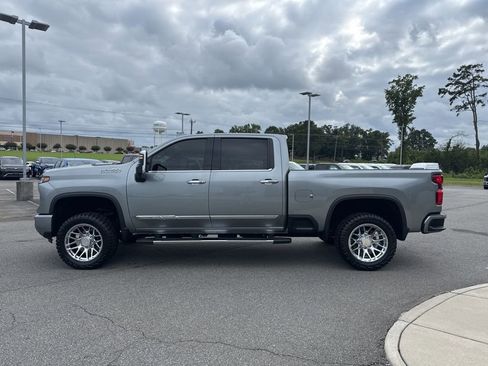 Used 2024 Chevrolet Silverado 2500 High Country w/ Z71 Off-Road Package image 7