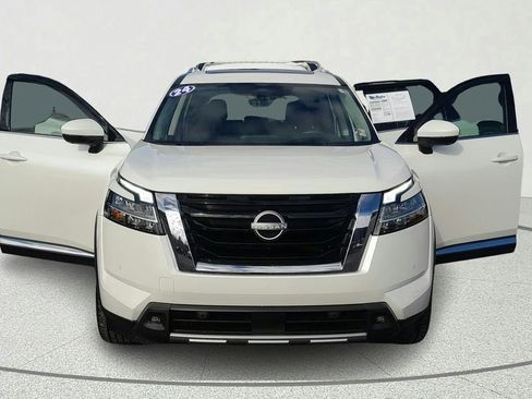 Used 2024 Nissan Pathfinder Platinum w/ Cargo Package image 9