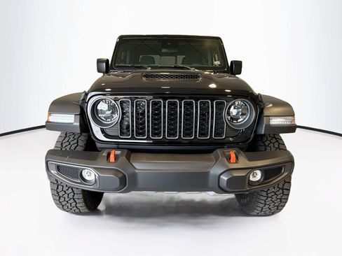 Used 2025 Jeep Gladiator Mojave w/ Convenience Group image 2