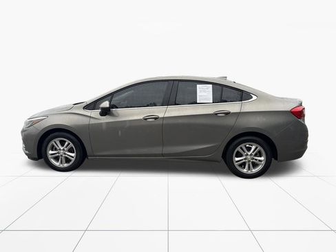 Used 2017 Chevrolet Cruze LT image 5