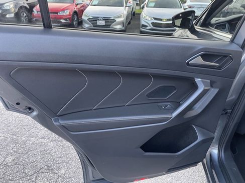 Used 2022 Volkswagen Tiguan SE image 18