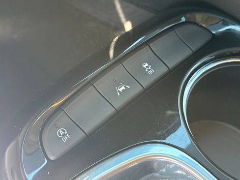 Used 2023 Buick Encore GX Preferred w/ Cold Weather Comfort Package FWD image 21