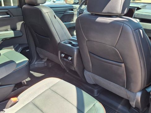 Used 2025 GMC Acadia AT4 w/ Luxury Package AWD/4WD image 10