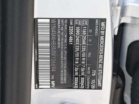 Used 2021 Mercedes-Benz GLB 250 4MATIC w/ Premium Package image 44