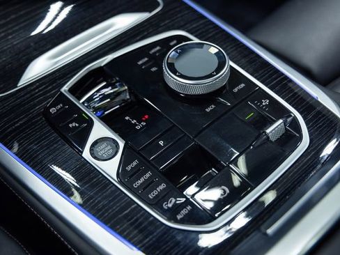 Certified 2025 BMW X7 M60i image 19