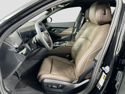 Certified 2025 BMW 530i xDrive w/ Executive Package image 15