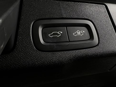 Used 2025 Volvo XC60 B5 Plus image 30