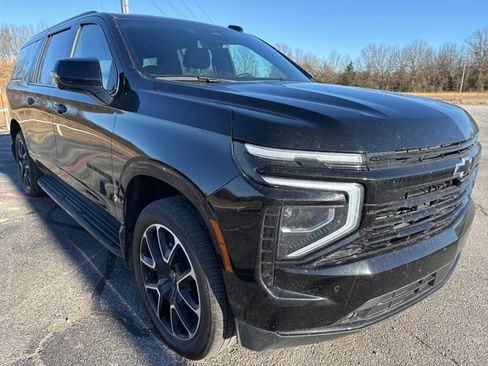 Used 2025 Chevrolet Suburban RST image 1