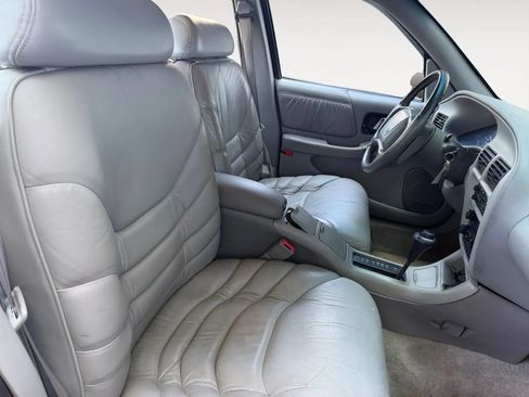 Used 1995 Buick Regal Custom FWD image 11