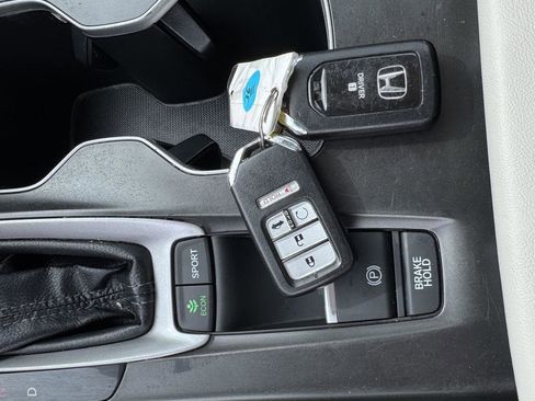 Used 2018 Honda Accord Touring image 25