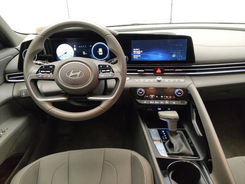Used 2025 Hyundai Elantra SEL image 22