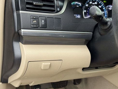 Used 2012 Toyota Camry LE image 9