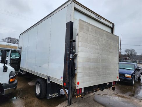 Used 2018 Chevrolet Express 4500 Extended w/ Driver Convenience Package image 33