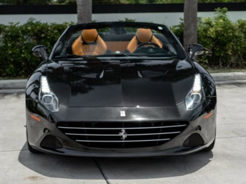 Used 2015 Ferrari California T RWD image 12