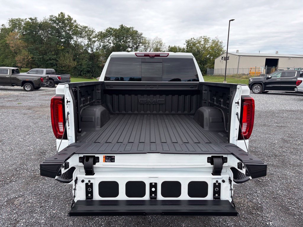 Used 2025 GMC Sierra 1500 AT4 w/ Technology Package AWD/4WD image 20