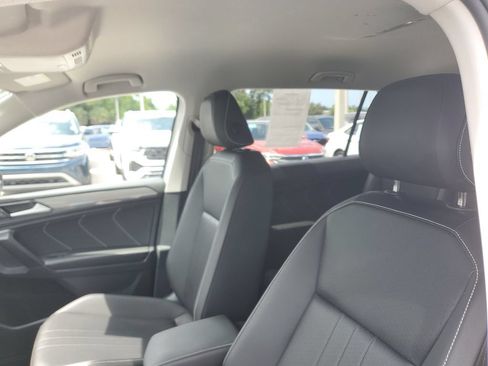 Certified 2023 Volkswagen Tiguan SE FWD image 22