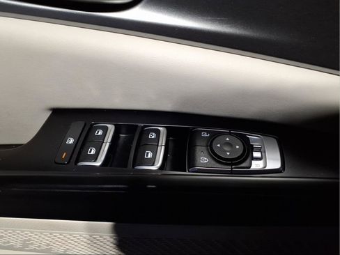 Used 2023 Kia Carnival LX image 21