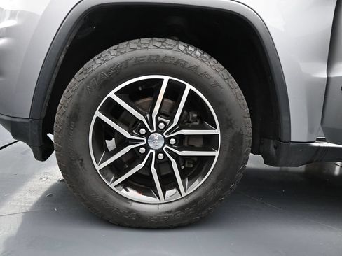Used 2018 Jeep Grand Cherokee Trailhawk w/ Trailhawk Luxury Group AWD/4WD image 31