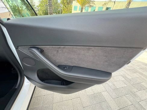 Used 2024 Tesla Model Y Long Range AWD/4WD image 26
