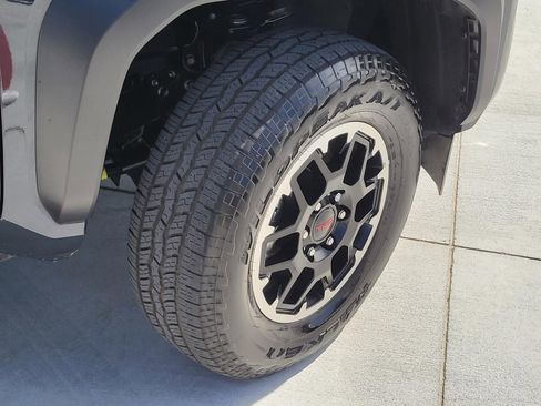 Used 2025 Toyota Tacoma TRD Off-Road image 8