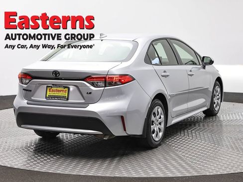 Used 2022 Toyota Corolla LE FWD image 5