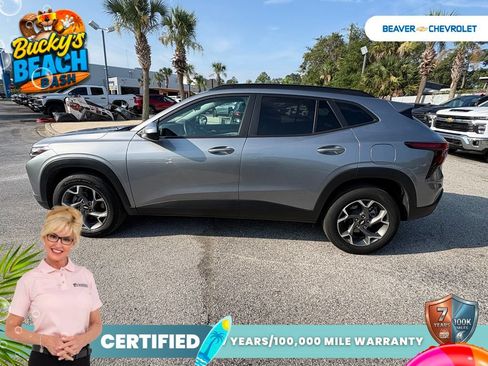 Used 2025 Chevrolet Trax LT w/ LT Convenience Package FWD image 4