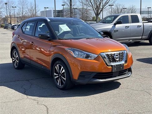 Used 2020 Nissan Kicks SV image 1