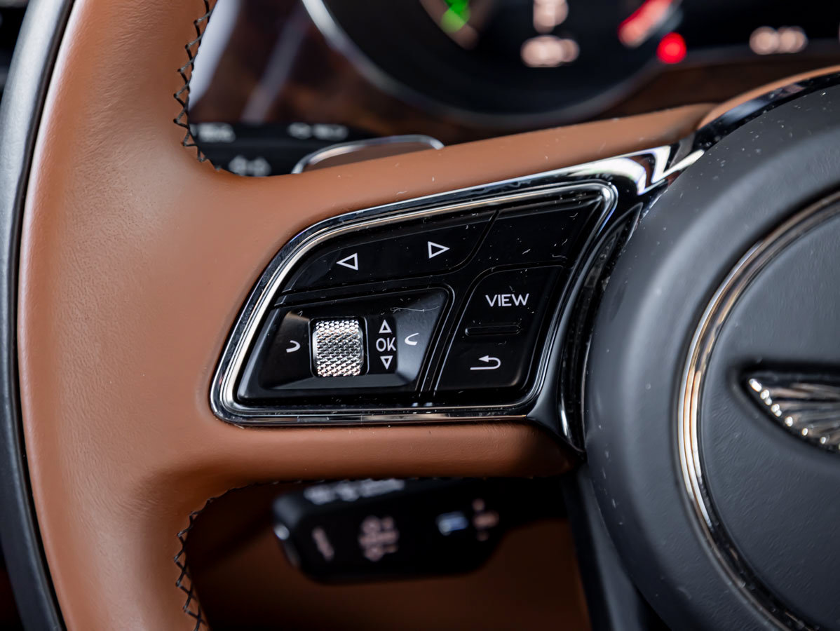 Used 2023 Bentley Bentayga Plug-In Hybrid AWD/4WD image 23