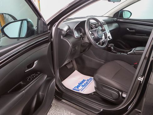 Used 2023 Hyundai Tucson SE FWD image 3