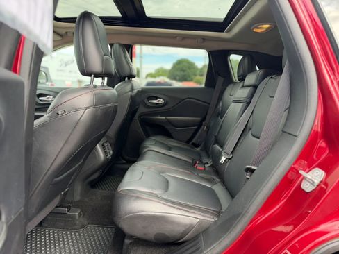 Used 2014 Jeep Cherokee Trailhawk w/ Technology Group AWD/4WD image 10