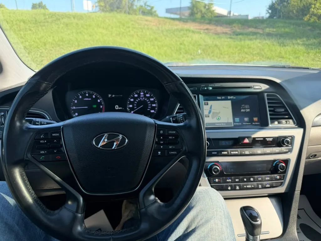 Used 2015 Hyundai Sonata Limited w/ Option Group 06 FWD image 22