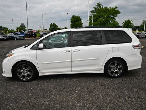 Used 2017 Toyota Sienna SE FWD image 8