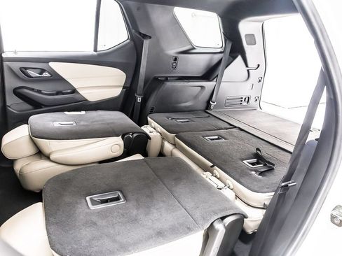Used 2022 Chevrolet Traverse LT FWD image 36