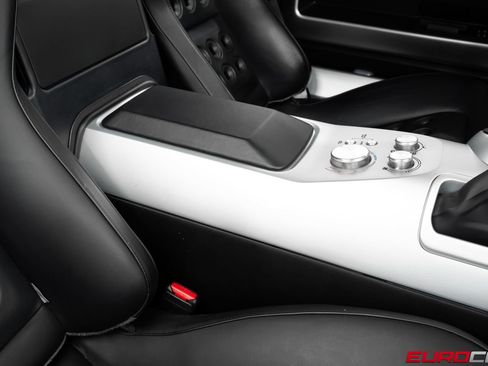 Used 2006 Ford GT RWD image 42