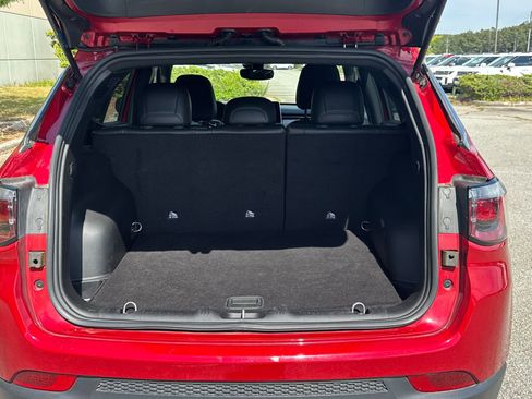 Used 2025 Jeep Compass Latitude AWD/4WD image 18