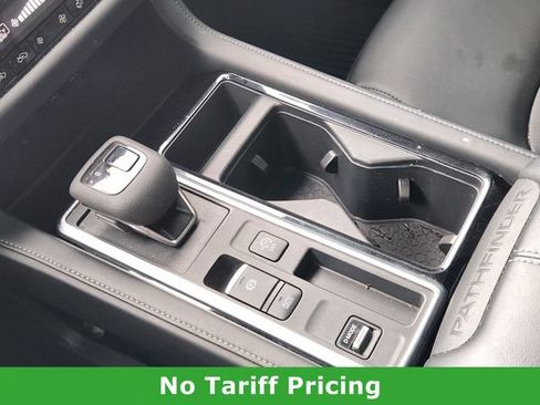 Used 2025 Nissan Pathfinder SL FWD image 19