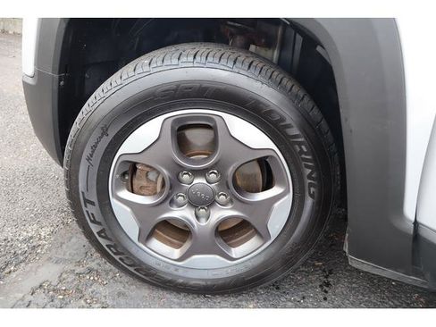 Used 2017 Jeep Renegade Sport w/ Power & Air Group FWD image 17