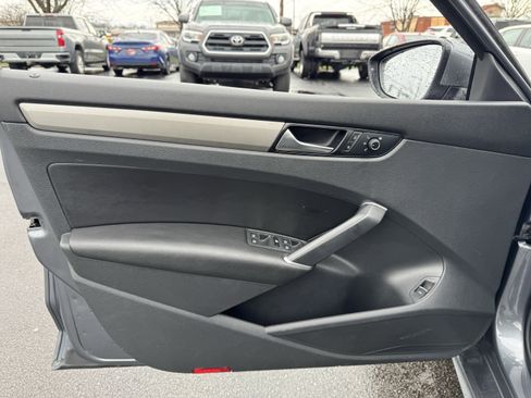 Used 2022 Volkswagen Passat 2.0T SE image 23